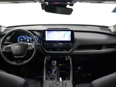 Used 2024 Toyota Grand Highlander Limited image 15