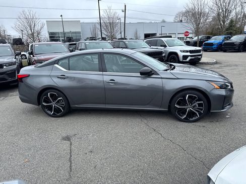 Used 2025 Nissan Altima 2.5 SR image 7
