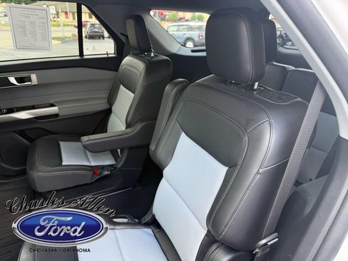 Used 2023 Ford Explorer XLT w/ Equipment Group 202A AWD/4WD image 14