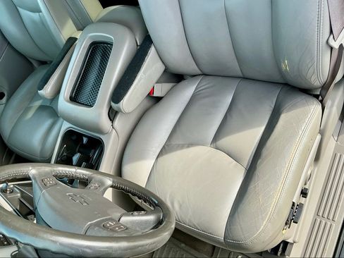 Used 2005 Chevrolet Avalanche Z66 w/ Sun And Sound Package image 42