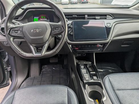 Used 2022 Chevrolet Bolt EUV LT w/ Convenience Package image 12