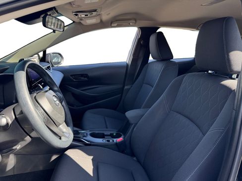 Used 2025 Toyota Corolla LE w/ LE Premium Package FWD image 9