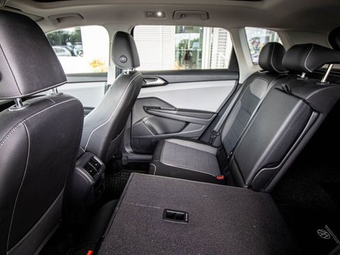 Used 2023 Volkswagen Taos SE w/ Panoramic Sunroof Package FWD image 26