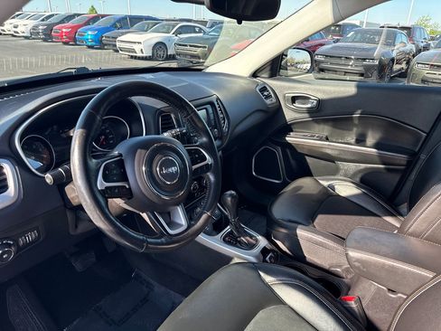 Used 2018 Jeep Compass Latitude w/ Cold Weather Group AWD/4WD image 11