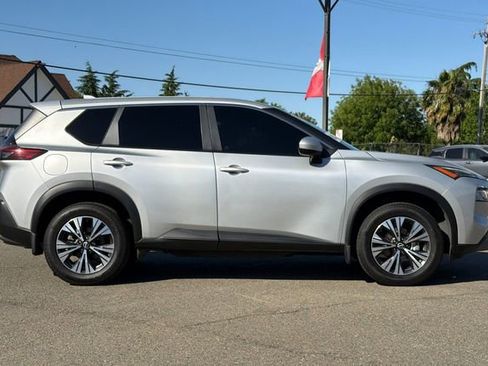Used 2023 Nissan Rogue SV FWD image 3