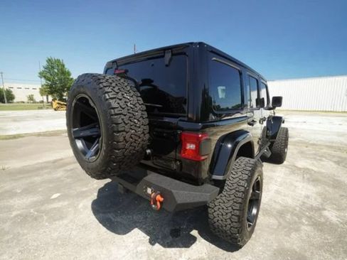 Used 2025 Jeep Wrangler Unlimited Sahara AWD/4WD image 7
