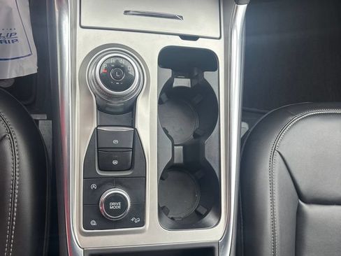 Used 2023 Ford Explorer XLT w/ Equipment Group 202A AWD/4WD image 14
