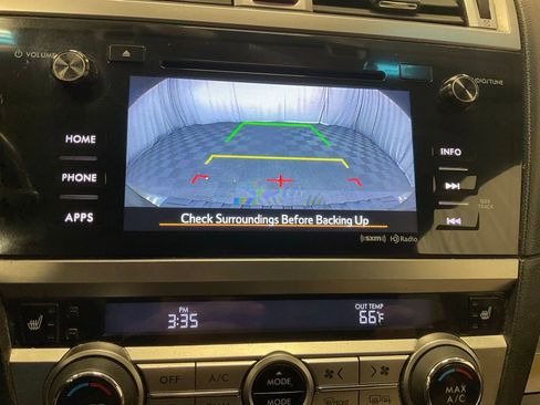 Used 2017 Subaru Outback 2.5i Premium image 12