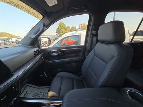 Used 2025 Chevrolet Tahoe Z71 w/ Comfort Package image 13