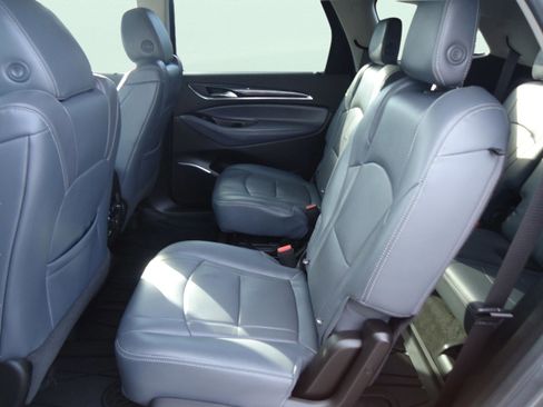 Used 2018 Buick Enclave Essence image 28