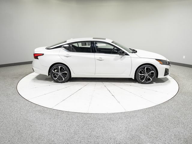 Used 2023 Nissan Altima 2.5 SR w/ SR Premium Package FWD image 8