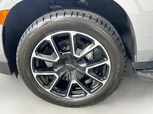 Used 2024 Chevrolet Tahoe RST w/ Luxury Package RWD image 32