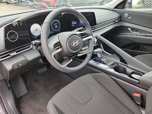 New 2025 Hyundai Elantra SEL image 9