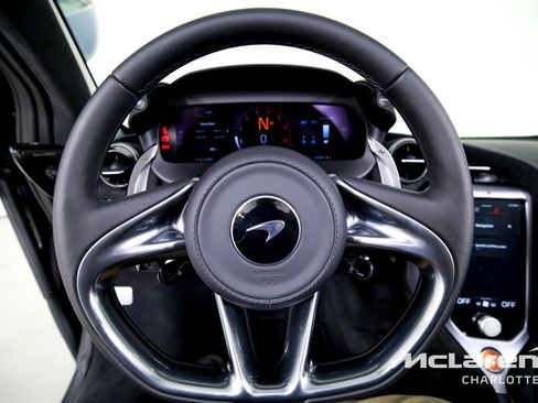 Used 2026 McLaren 750S Spider RWD image 16