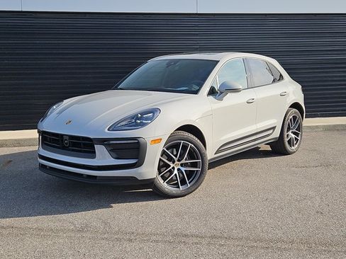 Certified 2025 Porsche Macan AWD/4WD image 1
