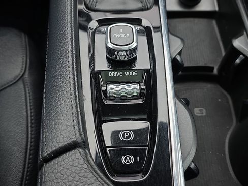 Used 2016 Volvo XC90 T6 Momentum w/ Protection Package Plus image 30