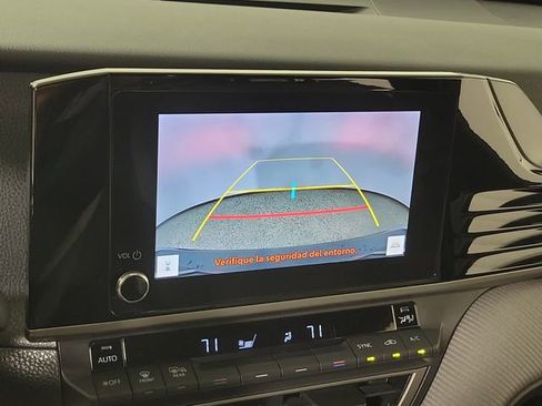 Used 2025 Toyota Camry SE w/ Convenience Package image 28