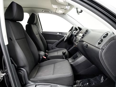 Used 2013 Volkswagen Tiguan S image 21