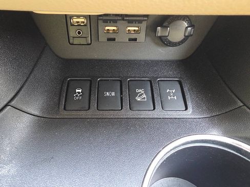 Used 2019 Toyota Highlander XLE AWD/4WD image 26