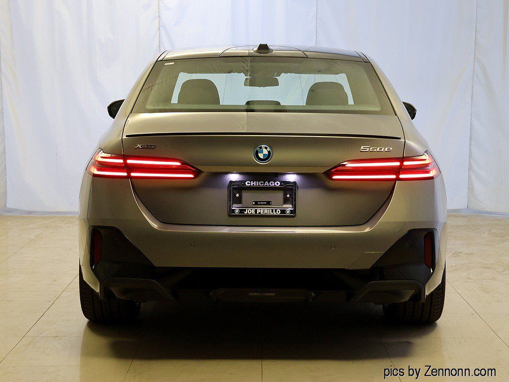 Used 2027 BMW 550e xDrive AWD/4WD image 7