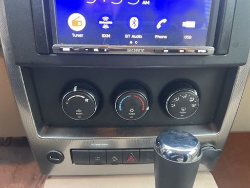 Used 2009 Jeep Liberty Sport image 23