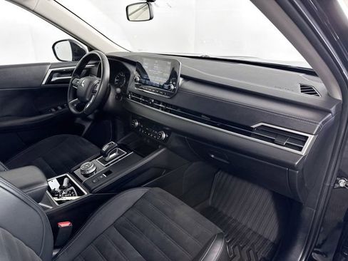 Used 2023 Mitsubishi Outlander SE image 30