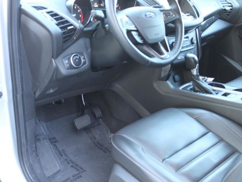 Used 2017 Ford Escape Titanium image 43