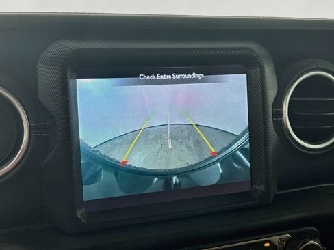 Used 2020 Jeep Wrangler Unlimited Sahara AWD/4WD image 15