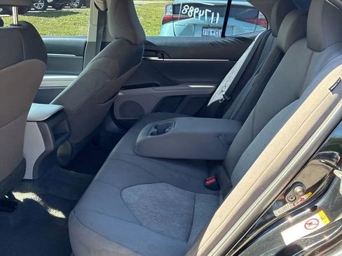 Used 2018 Toyota Camry LE FWD image 16