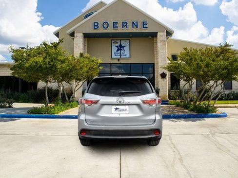 Used 2016 Toyota Highlander XLE image 4