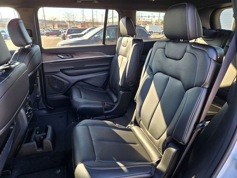 Used 2025 Jeep Grand Cherokee L Limited image 29