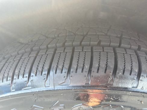 Used 2025 Chrysler Pacifica Limited FWD image 31