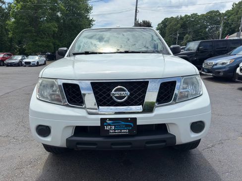 Used 2015 Nissan Frontier SV AWD/4WD image 2