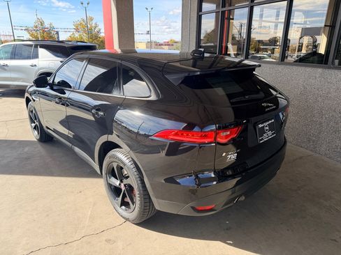 Used 2018 Jaguar F-PACE Premium image 35