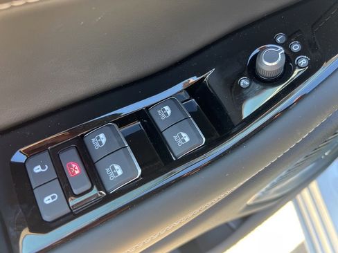 New 2024 Jeep Grand Cherokee Overland AWD/4WD image 8