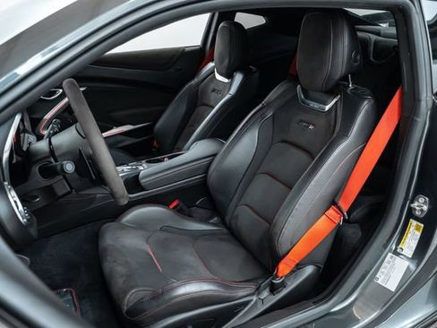 Used 2018 Chevrolet Camaro ZL1 RWD image 20