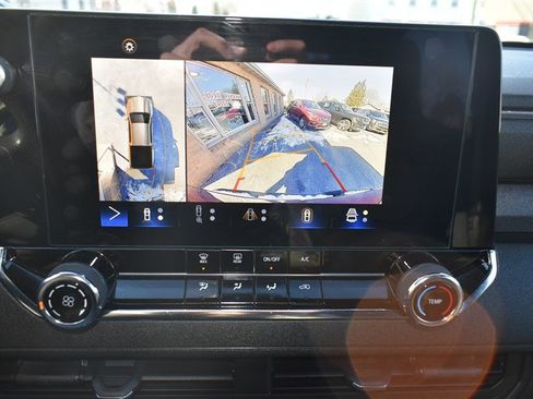 Used 2023 Chevrolet Colorado Trail Boss w/ Technology Package image 17