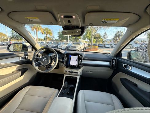 Used 2019 Volvo XC40 T5 Momentum image 21