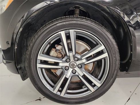 Used 2018 Volvo XC60 T6 Momentum w/ Convenience Package image 8