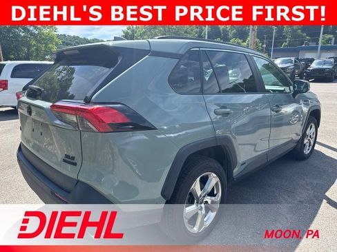 Used 2021 Toyota RAV4 XLE Premium AWD/4WD image 4