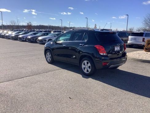 Used 2020 Chevrolet Trax LT w/ LT Convenience Package image 8