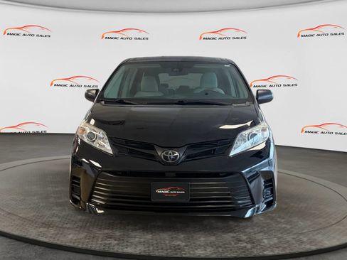 Used 2020 Toyota Sienna L FWD image 3