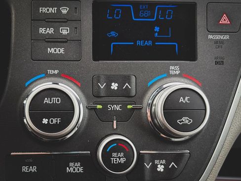 Used 2020 Toyota Sienna XLE AWD/4WD image 15