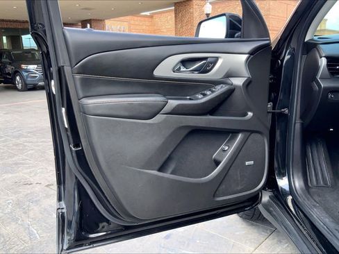 Used 2021 Chevrolet Traverse LT w/ LT Premium Package image 21