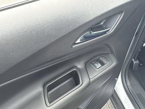 Used 2020 Chevrolet Equinox LT FWD image 27