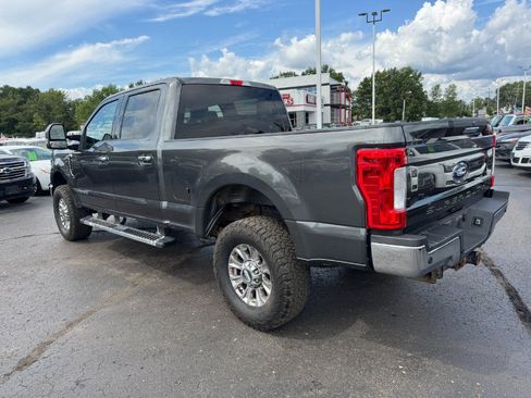 Used 2018 Ford F250 XLT w/ XLT Premium Package AWD/4WD image 3