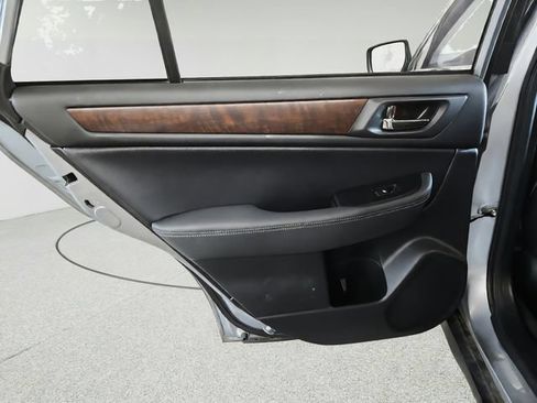 Used 2017 Subaru Outback 2.5i Limited AWD/4WD image 22
