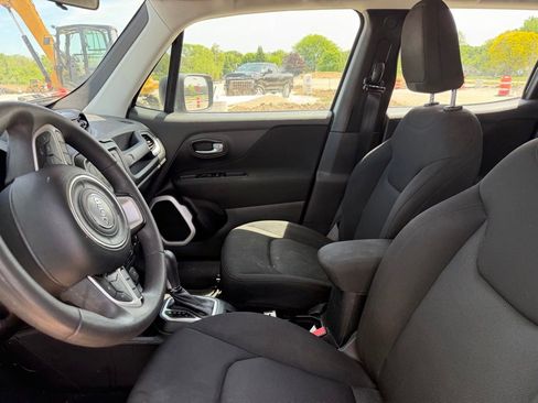 Used 2020 Jeep Renegade Sport w/ UConnect 7.0 Group FWD image 5