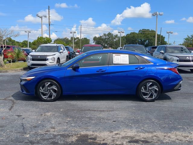 Used 2025 Hyundai Elantra SEL FWD image 9