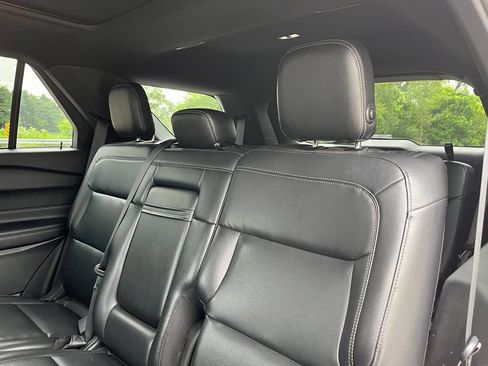Used 2020 Ford Explorer XLT w/ Equipment Group 202A AWD/4WD image 22